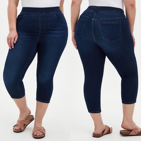 TORRID CROP LEAN JEAN - SUPER SOFT DARK WASH - Picture 1 of 5